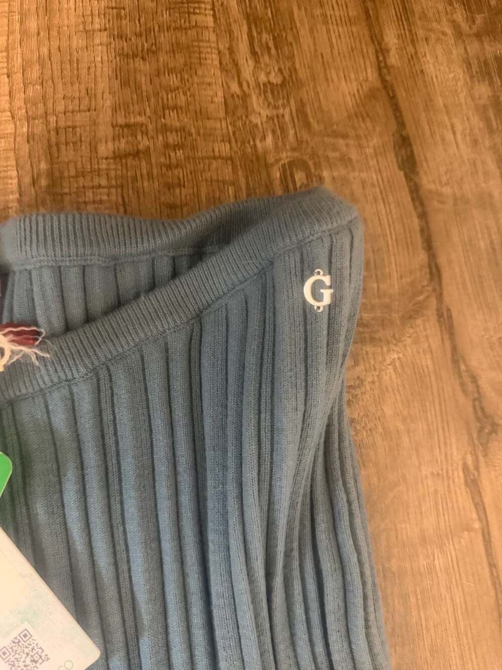 Guess - Picture 4 of 5